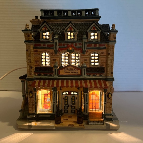 Lemax Carole Towne Collection 2004 Sotheby & Sons China & Antiques 3D Window - Picture 12 of 12